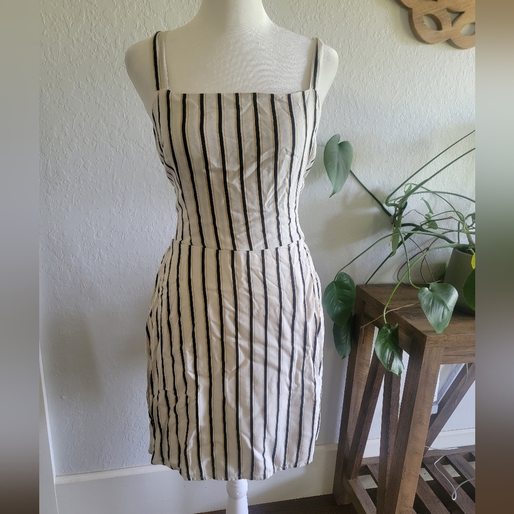 Hollister Tie Back Dress | Black & White | Size Large